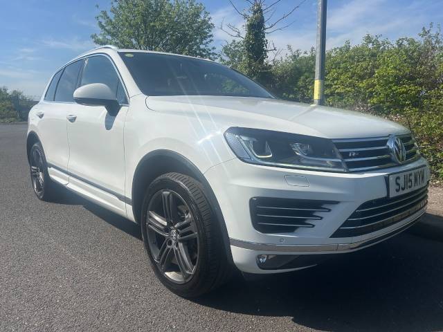 Volkswagen Touareg 3.0 V6 TDI BlueMotion Tech 262 R-Line 5dr Tip Auto Estate Diesel Pure White
